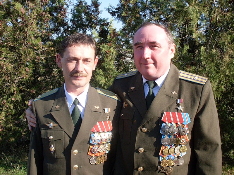 Герои Российской Федерации А.В.Воловиков и В.Н.Чухванцев